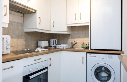 Dublin Apartment | Spacious 2 Bed House - 20 Min Bus To City Center