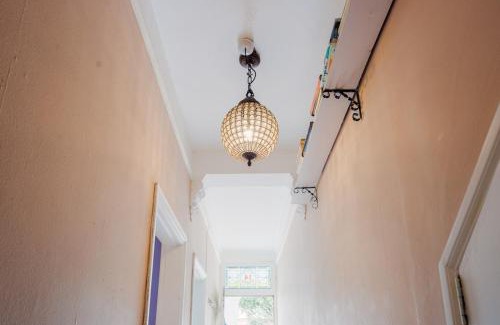 North Kensington Apartment | Spacious 2 Bed Near Westfield