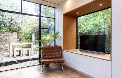 North Kensington Apartment | Spacious 2 Bed Near Westfield