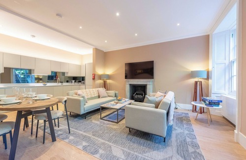 New Town Apartment | Spacious 2-Bed on Wemyss Place- Walk to Princes St, Pet-Friendly, Sleeps 5