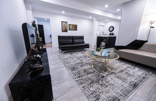 West Vancouver House | Spacious 2-Bedroom Basement Suite – Perfect for Families!