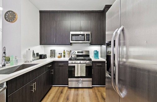 Marina del Rey Apartment | Spacious 2-bedroom apartment with pool, gym and free parking in adorable MdR!