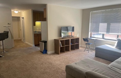 West Hyattsville Apartment | Spacious 2 bedroom in Chevy chase