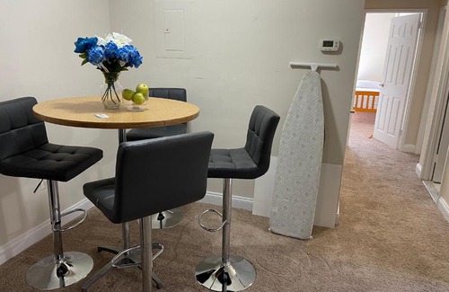 West Hyattsville Apartment | Spacious 2 bedroom in Chevy chase