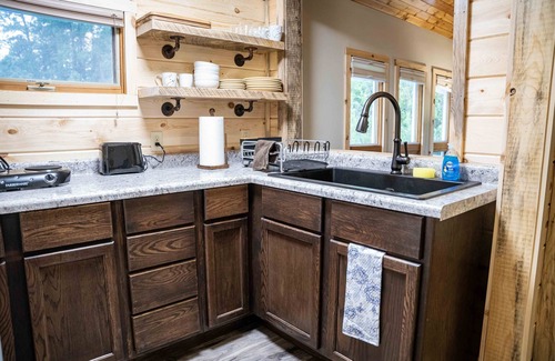 Hill City Resort | Spacious 2 bedroom apartment near Mt. Rushmore, Custer State Park, Crazy Horse