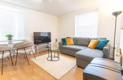 Bedford Apartment | Spacious 2 Bedroom Apartment in Bedford, Near Milton Keynes & Local Business Parks