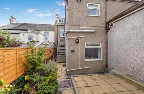 Saltash Apartment | Spacious 2 Bedroom Apartment in Saltash
