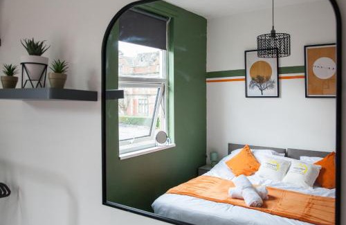 Wallasey Apartment | Spacious 2-Bedroom Flat with 4 Beds, Ideal for Contractors, Long Stay Deals