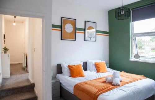 Wallasey Apartment | Spacious 2-Bedroom Flat with 4 Beds, Ideal for Contractors, Long Stay Deals