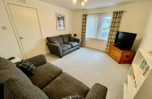 Cullen House | Spacious 2 Bedroom Home in Picturesque Cullen