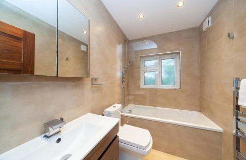 Stratford Apartment | Spacious 2 Bedroom Maisonette in Stratford