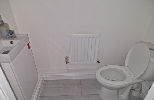 Barnet Apartment | Spacious 2 Bedroom Town House INC Wifi & Netflix PLUS More
