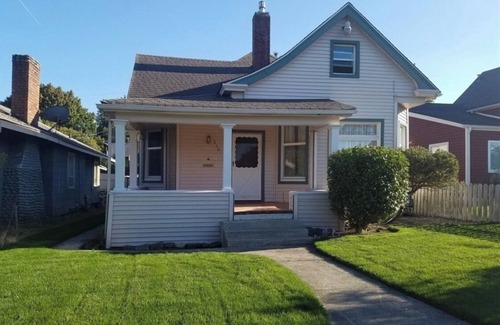 South Tacoma House | Spacious 2 Bedroom Unit near Tacoma Dome