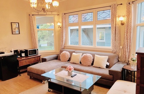 South Tacoma House | Spacious 2 Bedroom Unit near Tacoma Dome