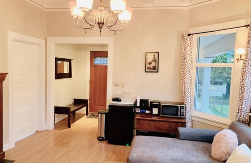 South Tacoma House | Spacious 2 Bedroom Unit near Tacoma Dome
