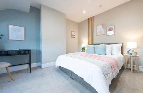 Leeds House | Spacious 2 Bedrooms House Near Leeds Centre, Free Parking, Ideal for Contractors & Long Stays - NordStay