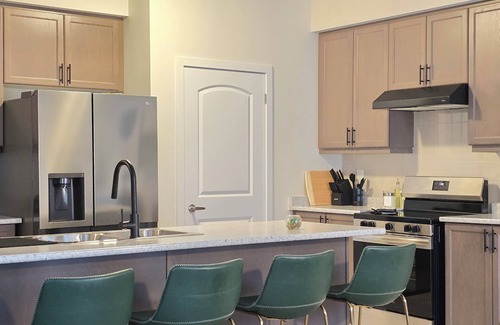 Thorold House | Spacious 2800 sqft home,18 mins to the falls & wineries. Perfect for families!