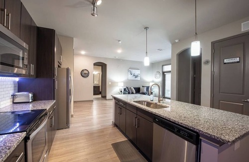 Atlantic Station Area Apartment | Spacious 2BDRM Unit, Midtown Atlanta w/FREE parking