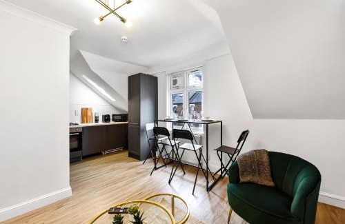 Gospel Oak Apartment | Spacious 2bed in Hampstead Close to Transport
