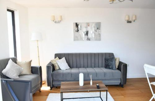 Royal Docks Apartment | Spacious 2bedroom apartment in London city airport