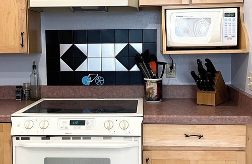 Newlands House | Spacious 2BR/2BA Boulder Retreat Walk to Pearl Street & Trails & More!