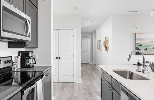 Meridian-Kessler Apartment | Spacious 2BR in Meridian Kessler by Cozysuites