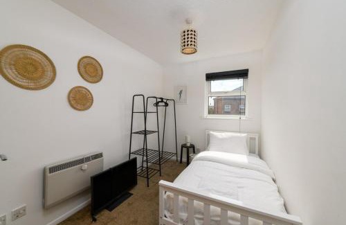 Atlantic Wharf Apartment | Spacious 3 Bed Short Walk to Atlantic Wharf