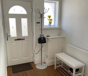 Offerton House | Spacious 3 bed with driveway
