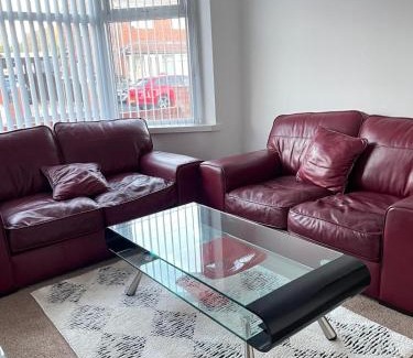 Offerton House | Spacious 3 bed with driveway