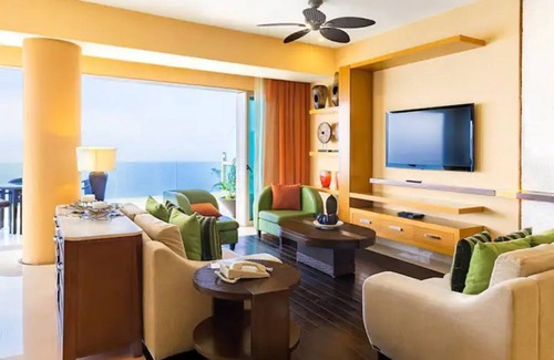 Puerto Vallarta Resort | Spacious 3 bedroom Ocean Front view Condo/8 guestnn