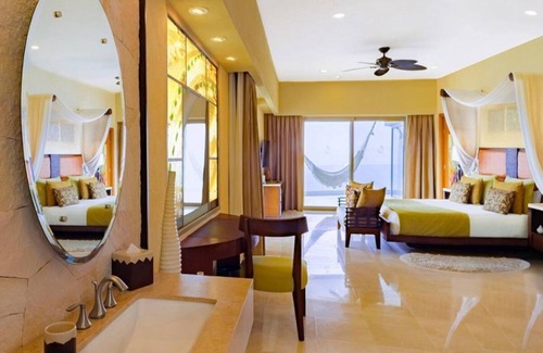Puerto Vallarta Resort | Spacious 3 bedroom Ocean Front view Condo/8 guestnn