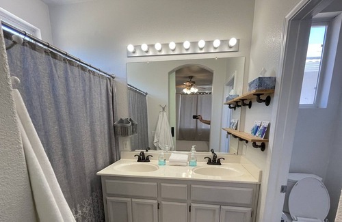 West Sacramento House | Spacious 3 bedroom 2 bath house. Quiet cul-de-sac, 15 minutes from downtown.