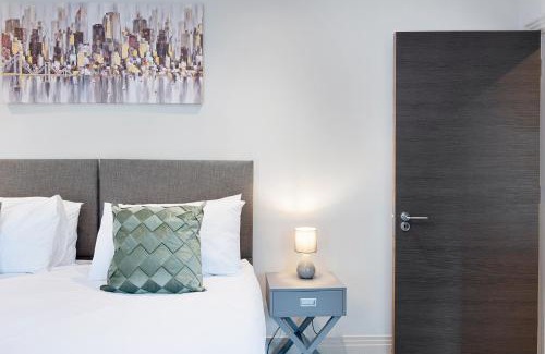 Berrylands Apartment | Spacious, 3 bedroom, 2 bathroom, Surbiton