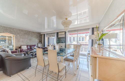 Perralliere Apartment | Spacious 3-bedroom apartment with balcony Gratte Ciel Villeurbanne