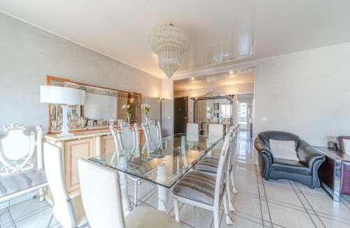 Perralliere Apartment | Spacious 3-bedroom apartment with balcony Gratte Ciel Villeurbanne