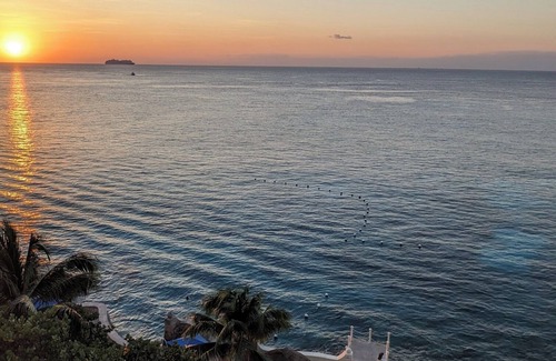 San Miguel Apartment | Spacious 3-Bedroom Beachfront Penthouse in Cozumel! - 15 min walk from downtown!