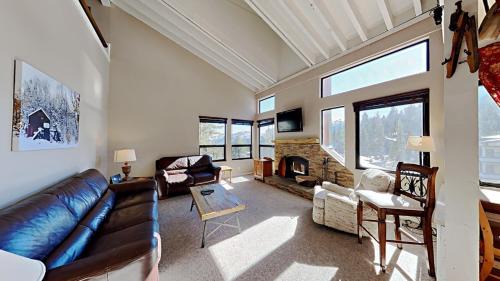 Mammoth Lakes Apartment | Spacious 3 Bedroom Condo with Loft!