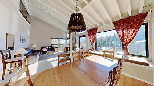 Mammoth Lakes Apartment | Spacious 3 Bedroom Condo with Loft!