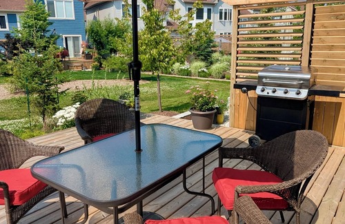 Collingwood House | Spacious 3-bedroom cottage retreat minutes from Blue Mountain!