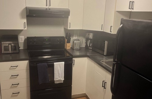 Eckington Apartment | Spacious 3-bedroom English Basement Walk to metro, NW DC, 1-mile to White House