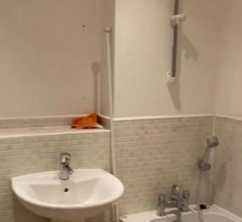 Darwin House | Spacious 3 bedroom house minutes from Biggin Hill Airport