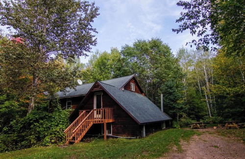Athelstane Cabin | Spacious 3-bedroom Lodge nestled into the Northwoods. river access!