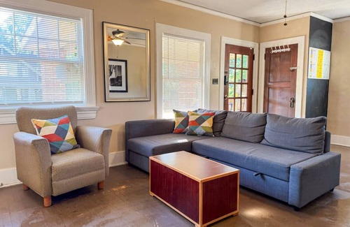 Dayton House | Spacious 3 Bedroom, Sleeps 12 w/7 Beds + Parking