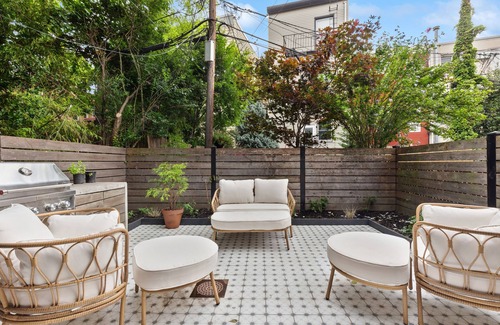 Greenpoint House | Spacious 3-bedroom townhouse with garden, WiFi, AC in prime Greenpoint Brooklyn.