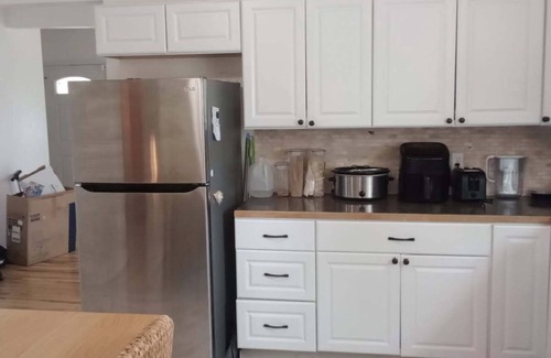 Ballston Spa Apartment | Spacious 3-bedroom apartment with WiFi, AC, and a hot tub in charming Galway