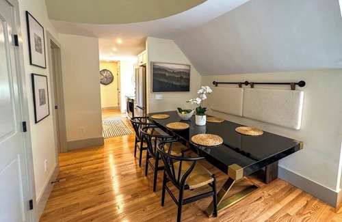 Stockbridge Apartment | Spacious 3-bedroom apartment with WiFi, AC on Main Street Stockbridge
