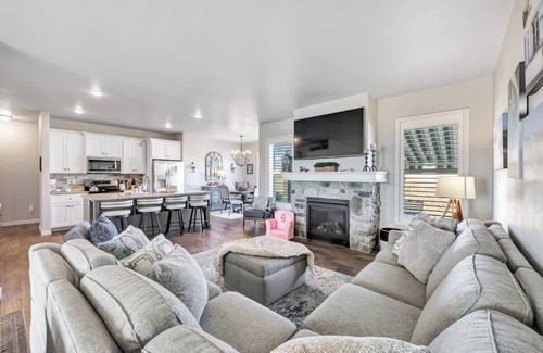 De Pere House | Spacious 3-BR Home near Lambeau!