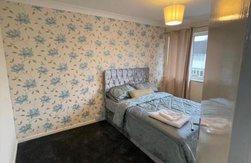 Wolverhampton House | Spacious 3-BR house perfect for Weekend getaway