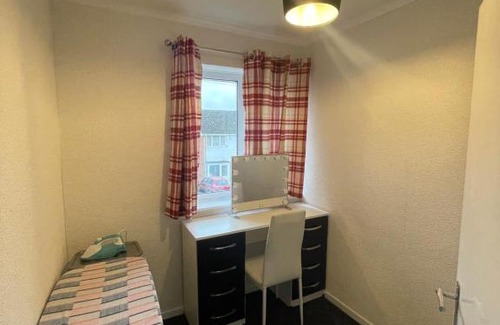 Wolverhampton House | Spacious 3-BR house perfect for Weekend getaway