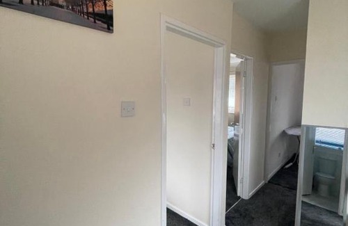Wolverhampton House | Spacious 3-BR house perfect for Weekend getaway